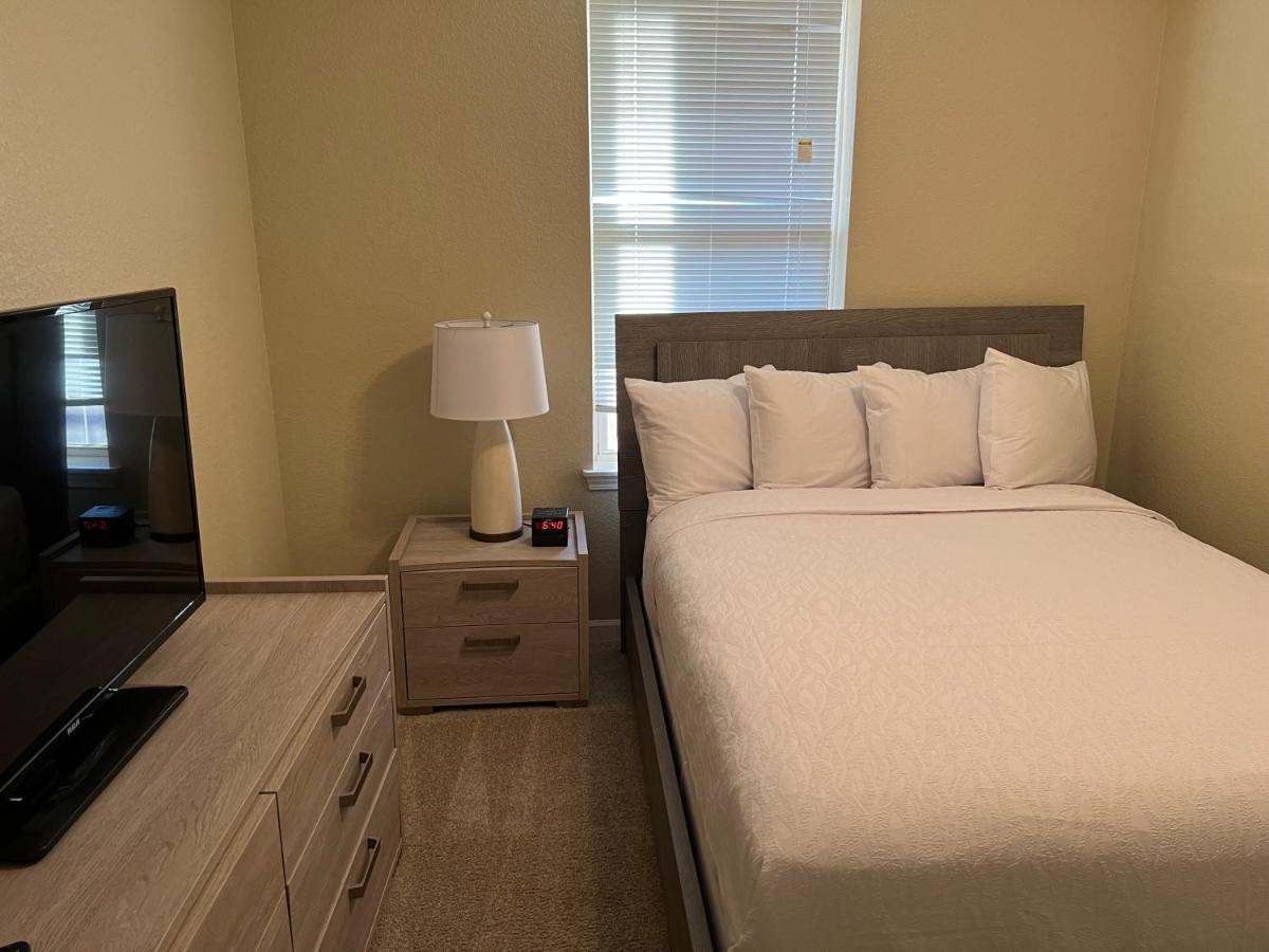 Washburn Hotel Suites Topeka Bagian luar foto