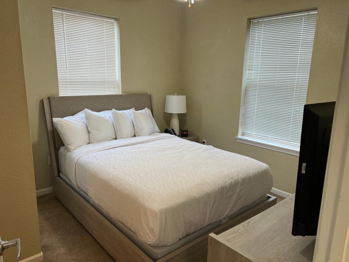 Washburn Hotel Suites Topeka Bagian luar foto