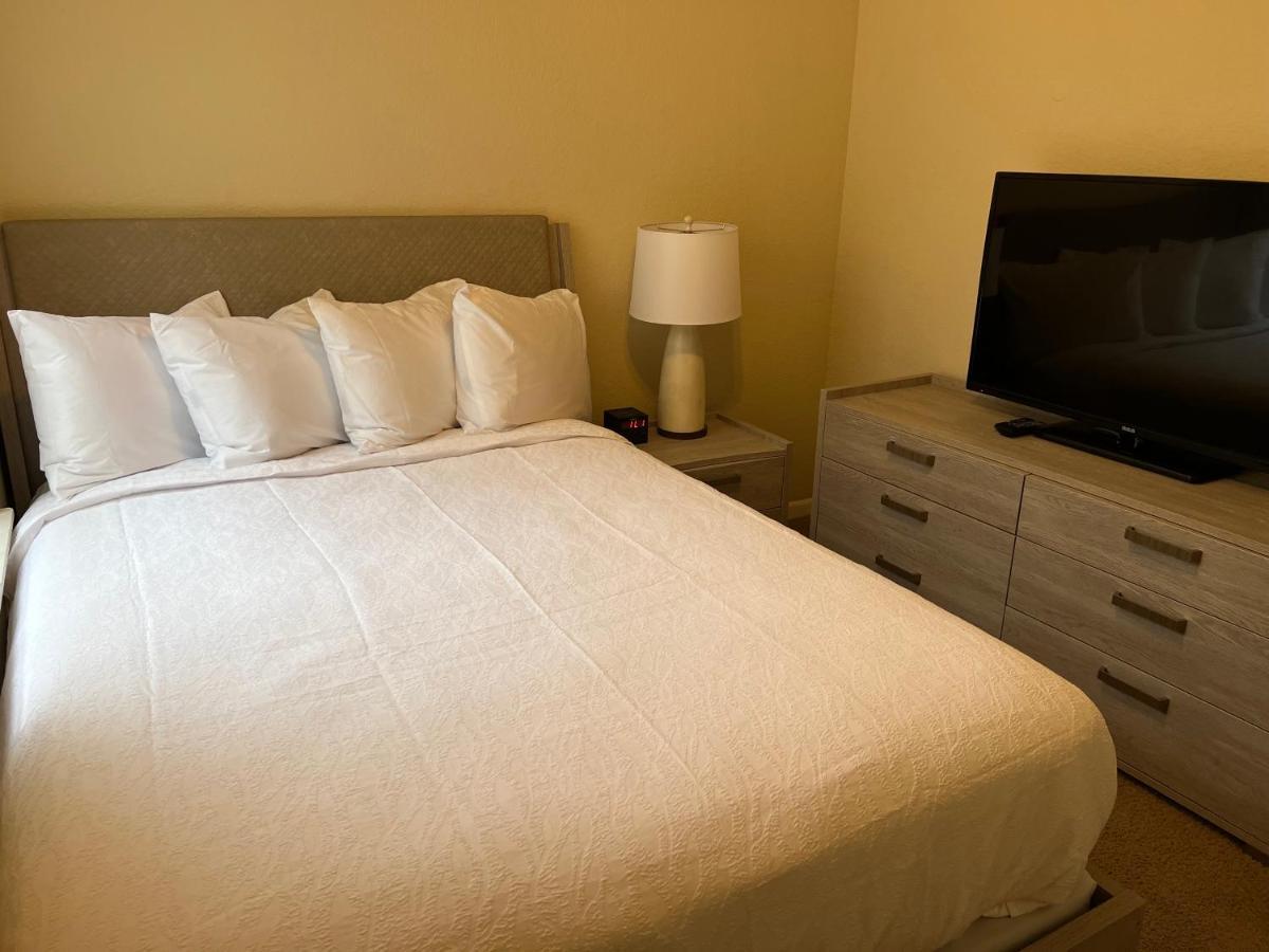 Washburn Hotel Suites Topeka Bagian luar foto