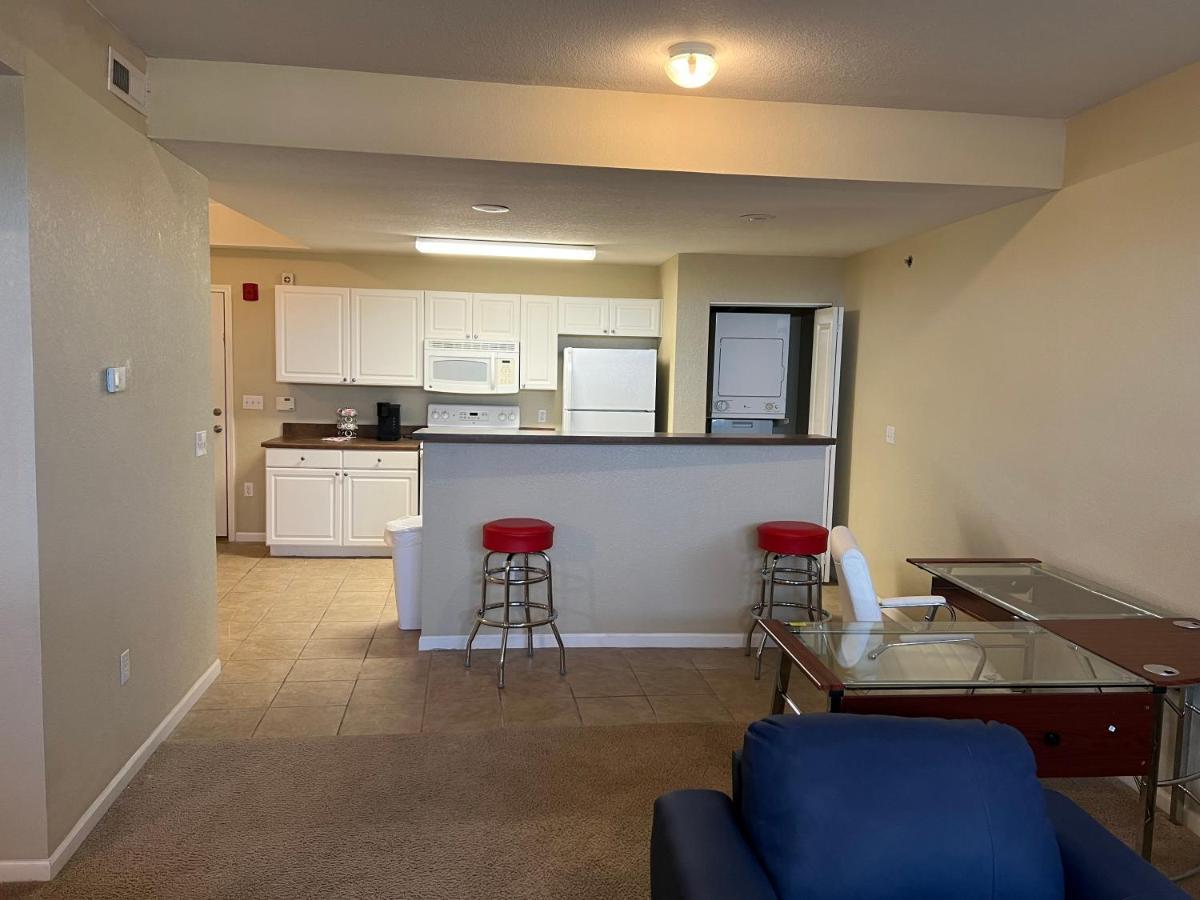 Washburn Hotel Suites Topeka Bagian luar foto