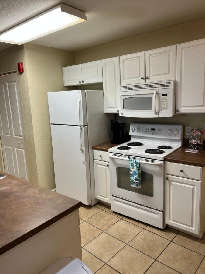 Washburn Hotel Suites Topeka Bagian luar foto